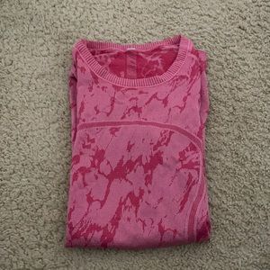 Lululemon workout shirt